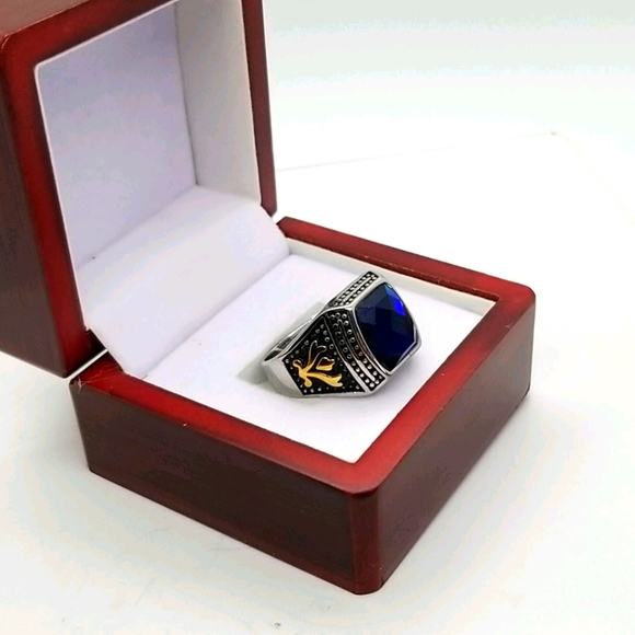 Mans ring - Picture 2 of 3